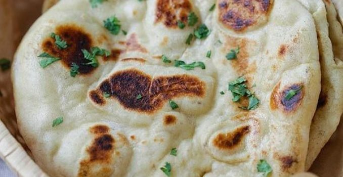 Naan-–-Grundrezept-für-das-indische-Fladenbrot